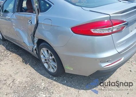 2020 Ford Fusion Plug-In Hybrid Titanium z USA, uszkodzony, nr VIN 3FA6P0SU9LR142377